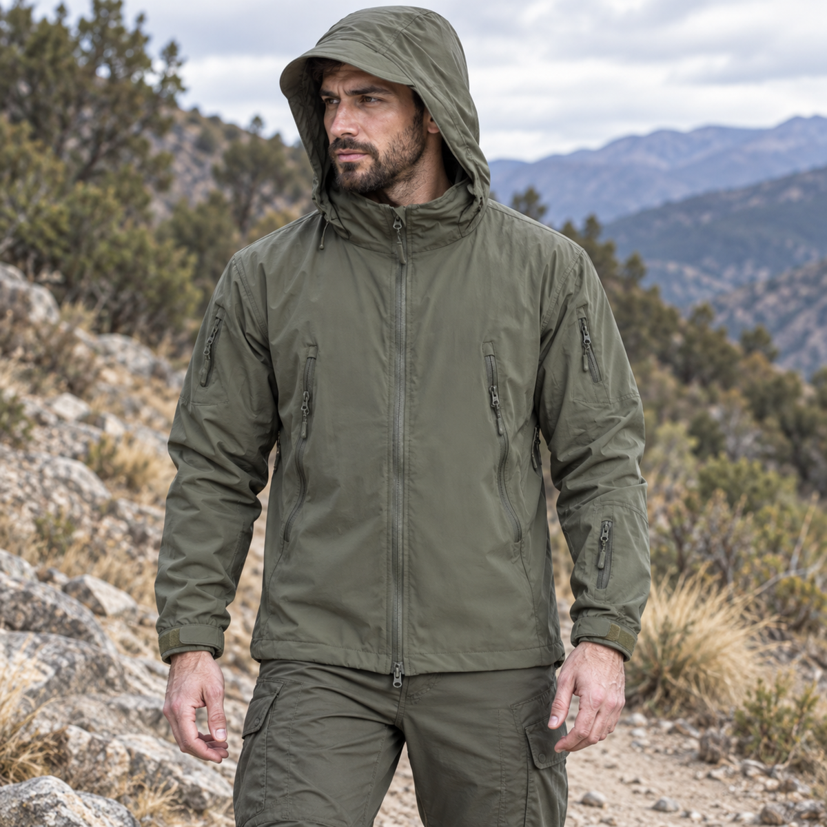Cortaviento Outdoor ESDY — Capucha Guardable, Multibolsillos y Repelente al Agua — Verde