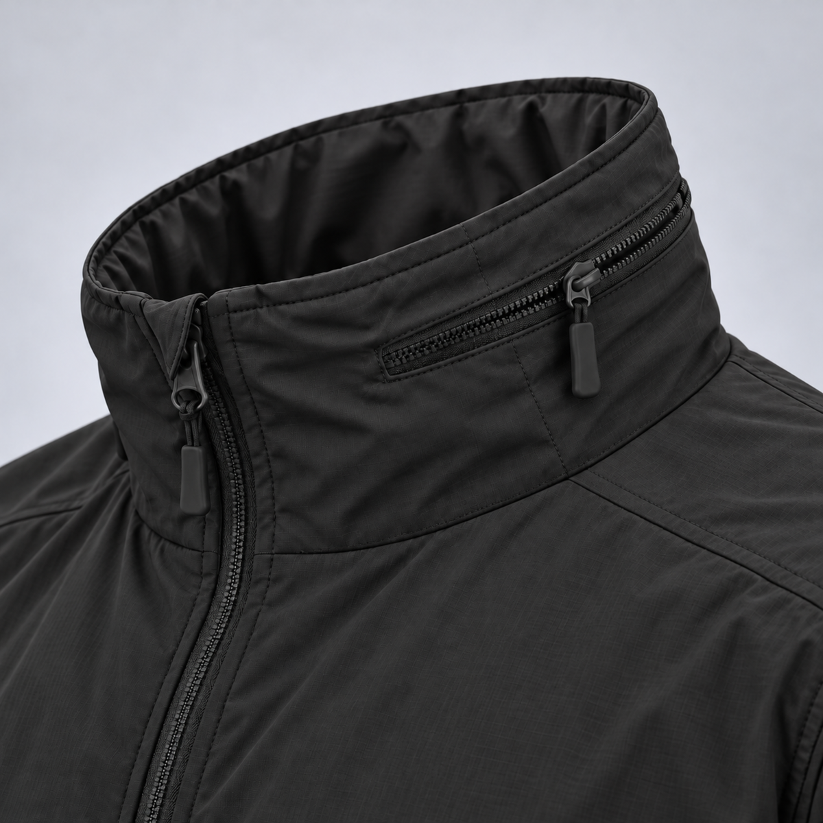 Cortaviento Outdoor ESDY — Capucha Guardable, Multibolsillos y Repelente al Agua - Negro